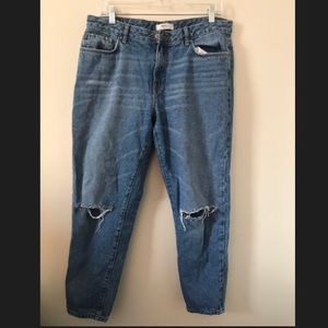 Forever 21 boyfriend jeans. Only worn a few times!